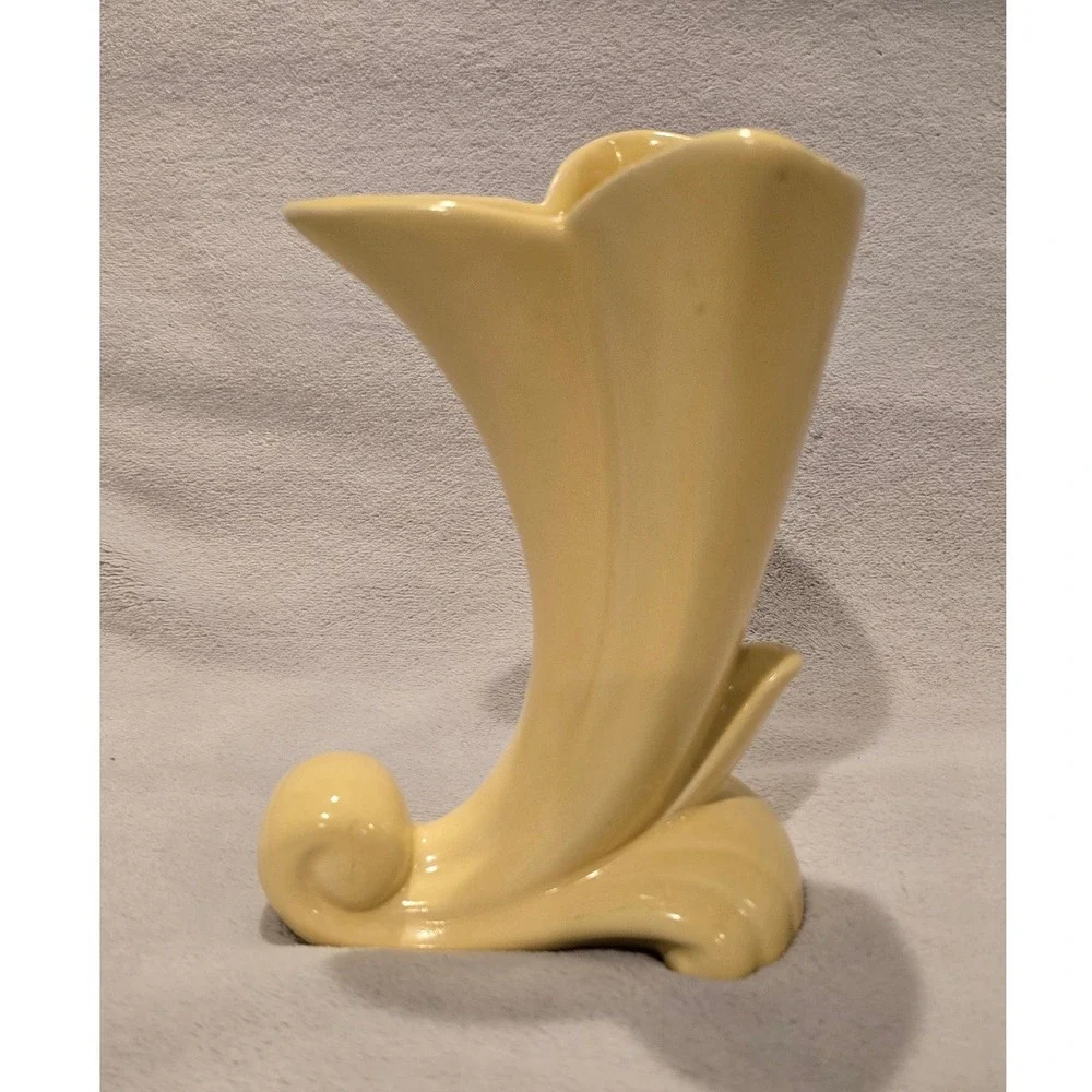VTG Original Collectible Monmouth Pottery Vase Satin Matte Yellow Cornucopia USA